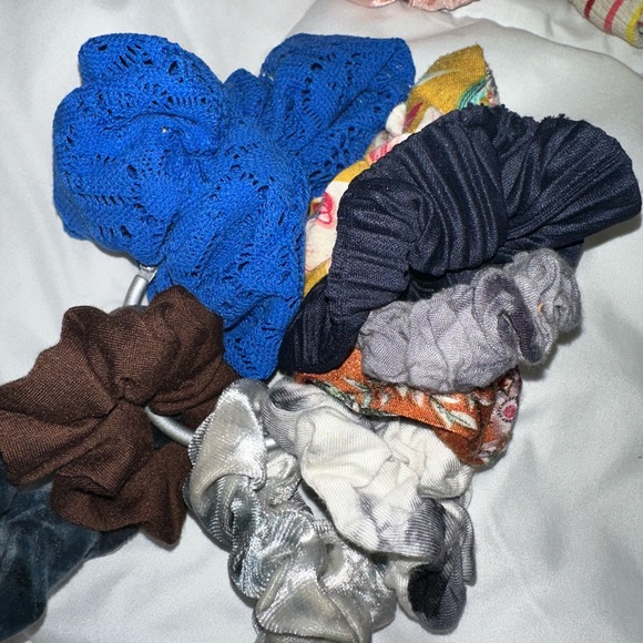 Hair accessories - Picture 1 of 3